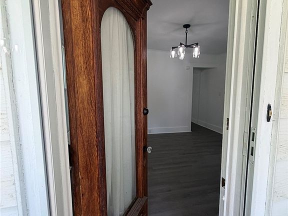 4th image of 55 Pleasant St