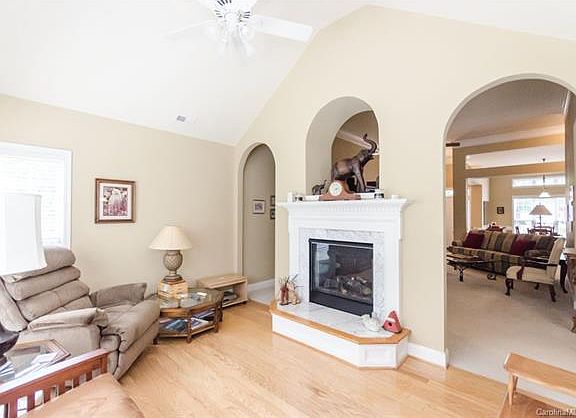 3rd image of 7616 Sedgebrook Dr E