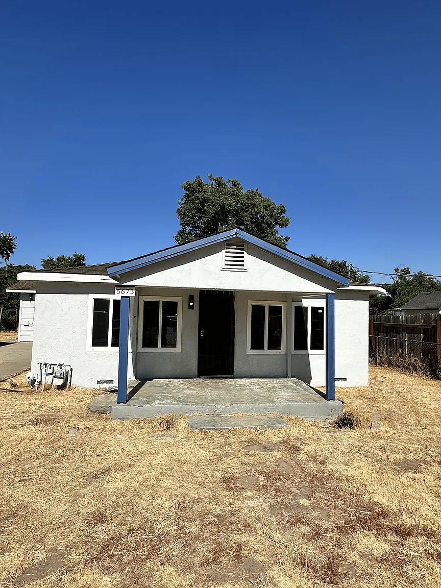 5673 Riverside Dr photo 1