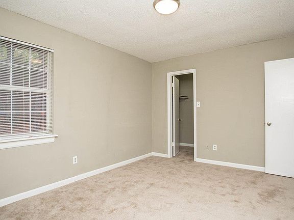 5th image of 2886 Landmark Dr SW