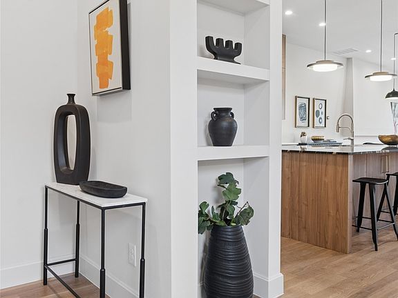 3rd image of 6607 Roper St