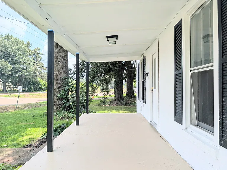 621 Main St — Photo 11