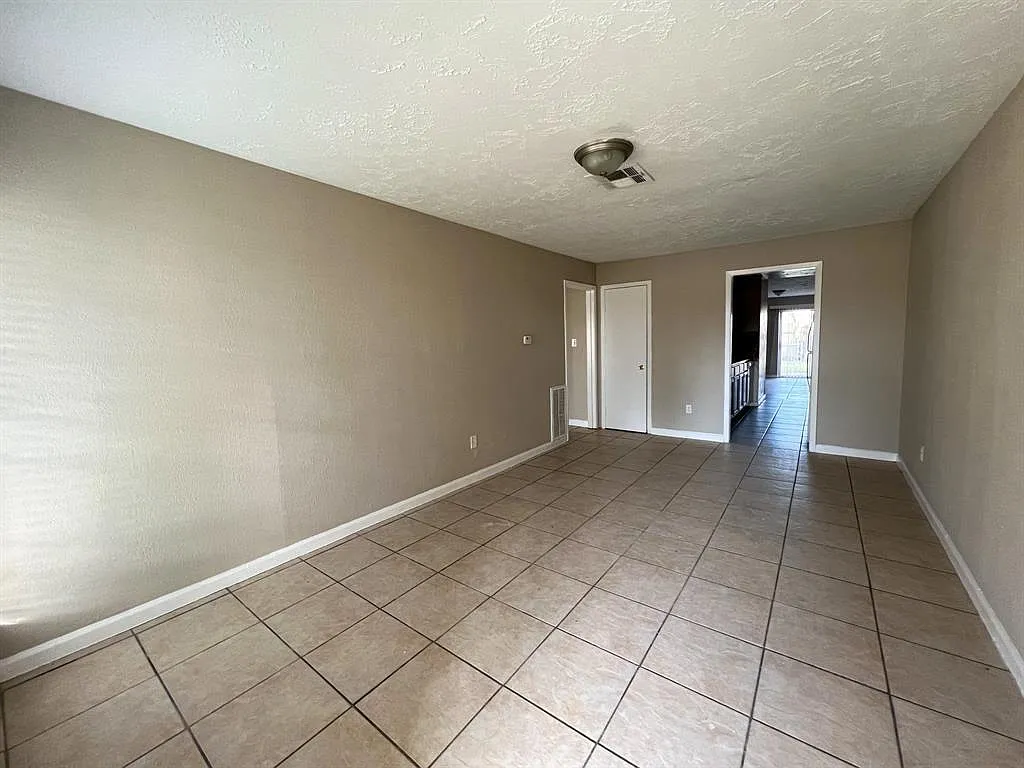 3 bed, 2.0 bath, 1250 sqft, $1,500 — Photo 2