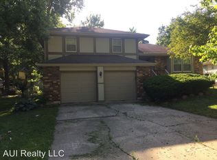 13724 Applewood Dr, Grandview, MO 64030