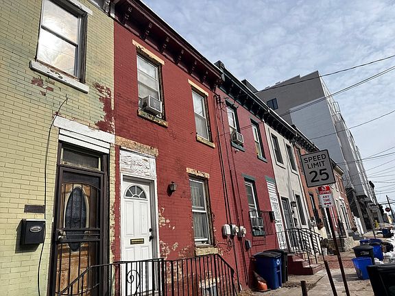 3rd image of 4313 Ludlow St