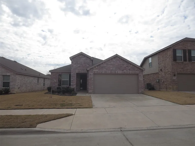 4633 Benham Dr — Photo 3
