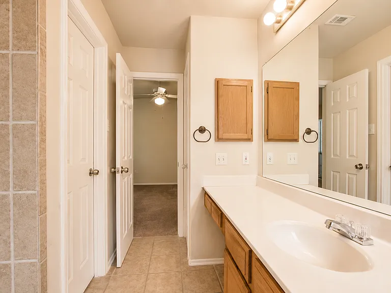 1410 Flameleaf Dr — Photo 28
