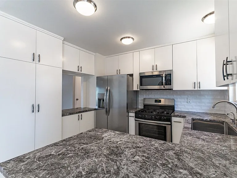 6547 Radcliffe Dr — Photo 5