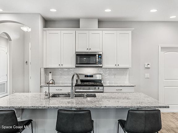 3rd image of 4144 Archdale St
