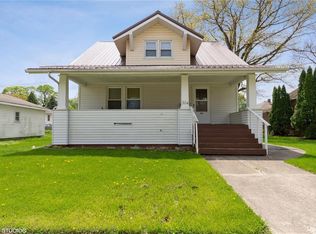 304 3rd Ave, Van Horne, IA 52346