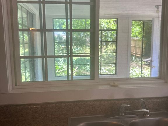 4th image of 432 Sylvania Ave