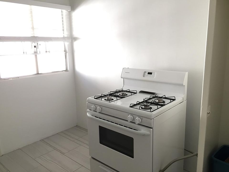 1st image of 1375 N Los Robles Ave APT J