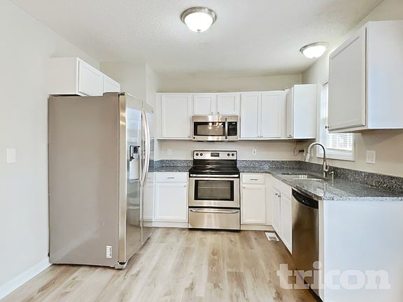 5th image of 1037 Cove Cir