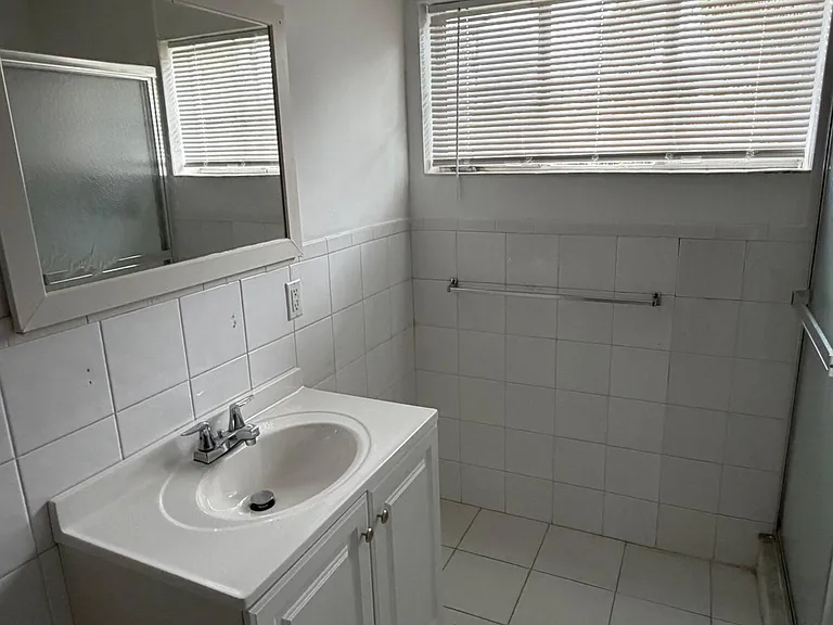 5601 Pierce St — Photo 11