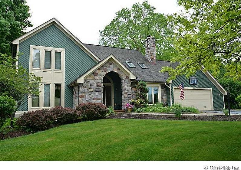 1st image of 10 Lantern Ln