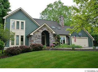 10 Lantern Ln, Honeoye Falls, NY 14472