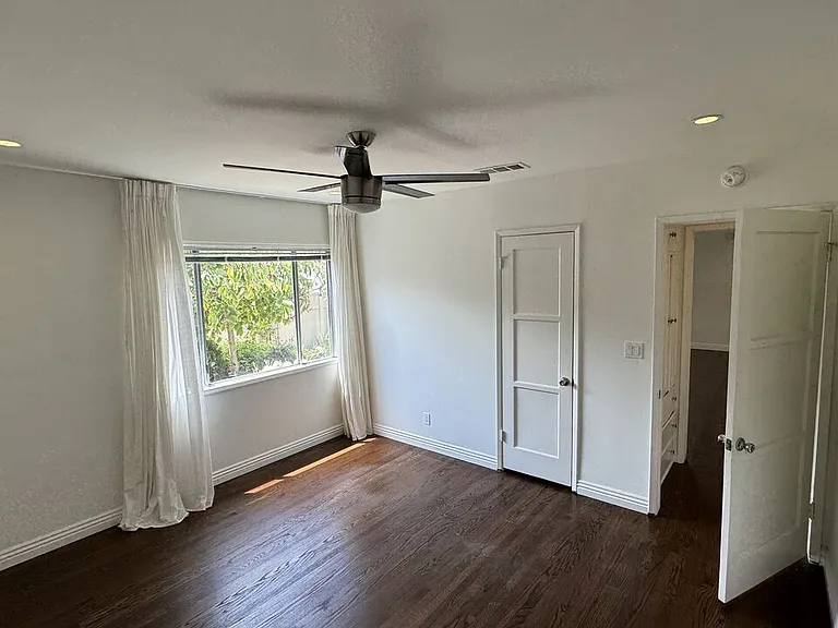 650 Park Ave — Photo 11