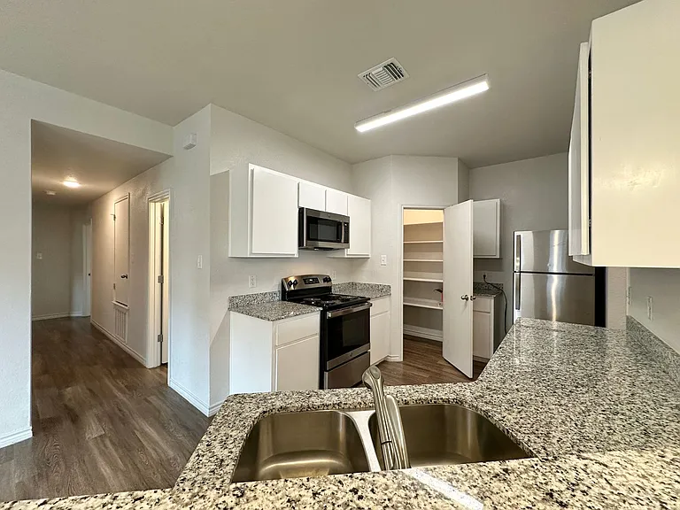 1837 Clovis Dr — Photo 10
