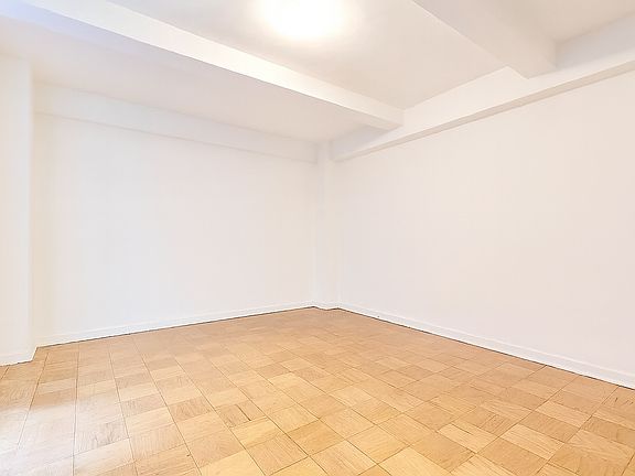 3rd image of 108 E 38th St APT 905