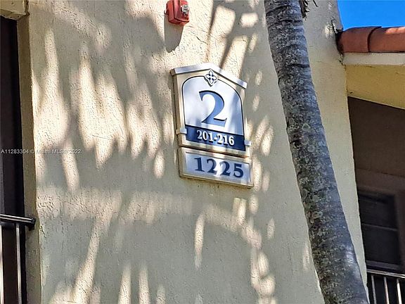 3rd image of 1225 SW 46th Ave APT 216