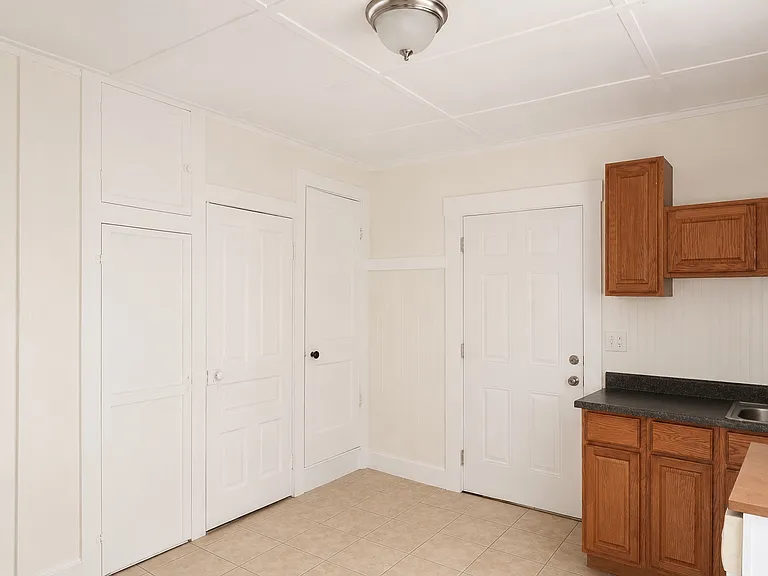 632 S Harlan Ave #C — Photo 9