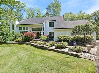 60 Creekview Cir, Moreland Hills, OH