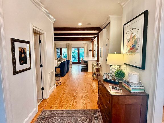 5th image of 251 Alexander Cir