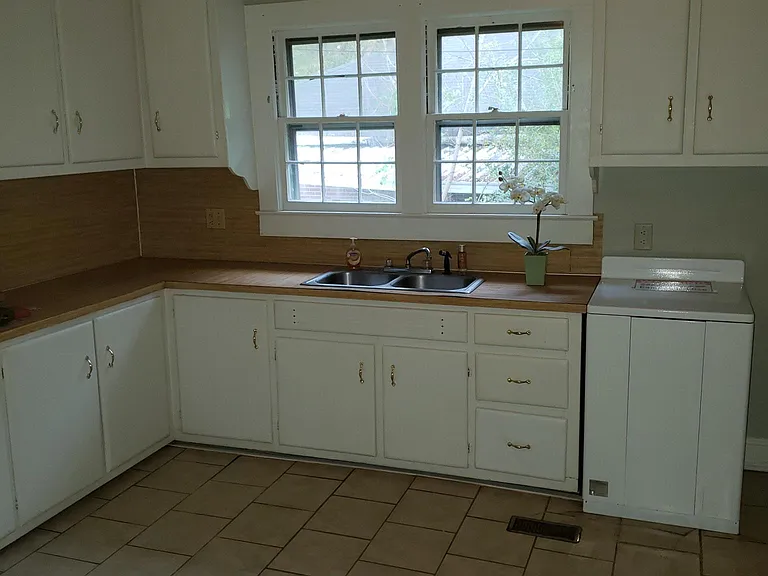 559 Patterson St — Photo 6
