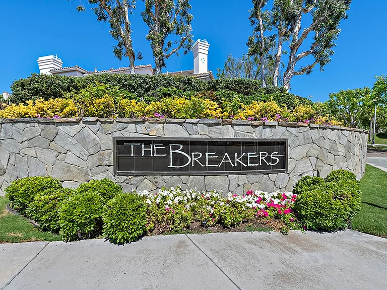 137 Shorebreaker Dr — Photo 2