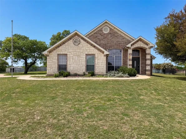 416 Fossil Rock Dr, Azle, TX 76020