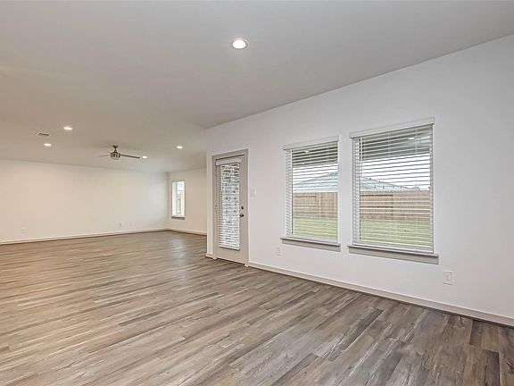 4th image of 3418 Lake Landing Ln