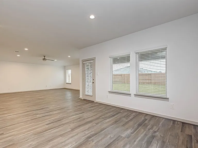 3418 Lake Landing Ln — Photo 13