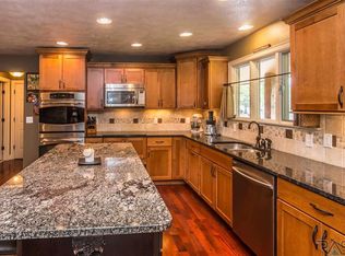 3805 S Thunderbird Trl, Sioux Falls, SD 57103