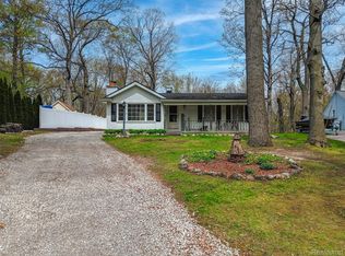 11849 Four Lakes Dr, South Lyon, MI 48178