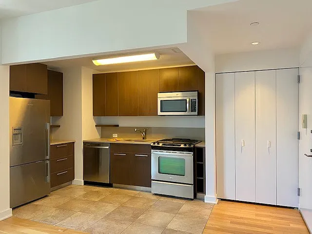 885 6th Ave #23A — Photo 11