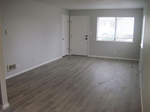3rd image of 2004 5th St S