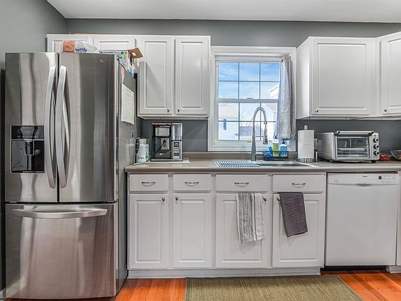 4th image of 4030 Pinehurst Dr