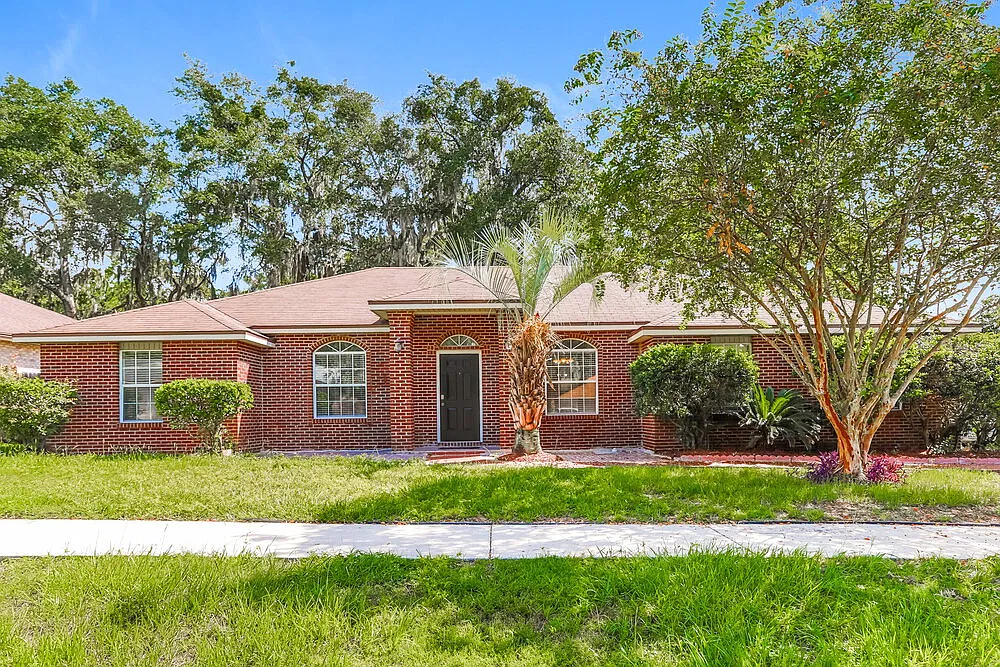 4 bed, 2.0 bath, 2228 sqft, $2,350 — Photo 1