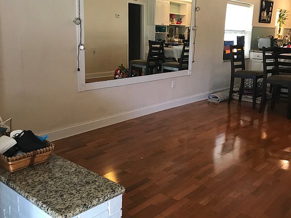 3rd image of 2815 Plunkett St