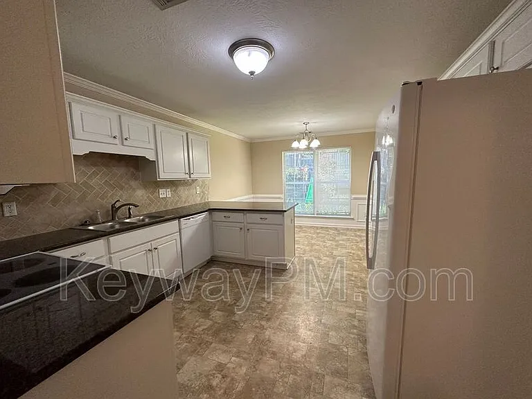 2136 Sylvan Lake Dr — Photo 8