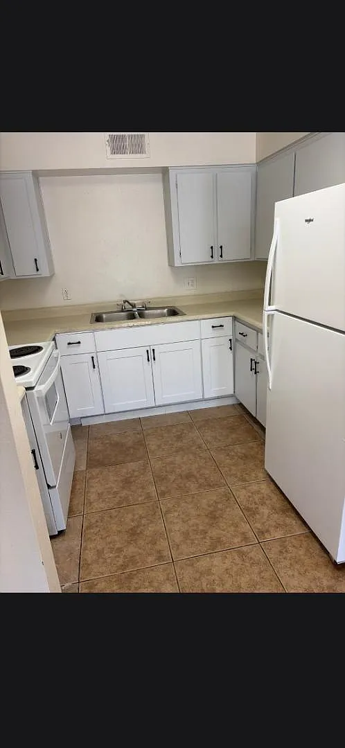 576 N San Marcos Dr - 4 — Photo 3