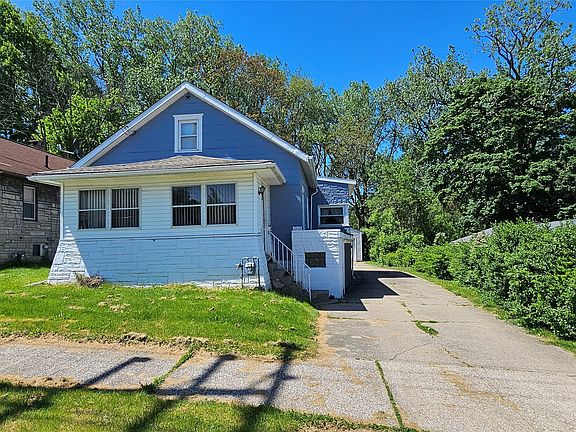 2nd image of 1124 E 3rd St