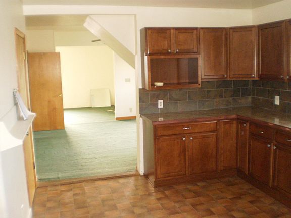 4th image of 719 Franklin St