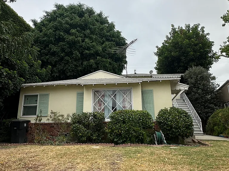 331 W Alameda Ave #C — Photo 1