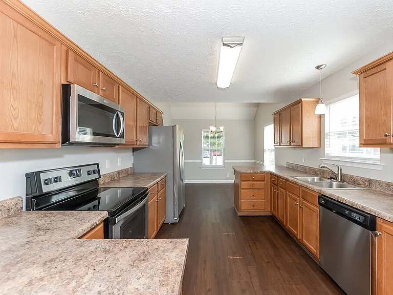 2816 Windcrest Trl — Photo 6