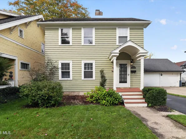5653 Fairview Dr, Sylvania, OH 43560