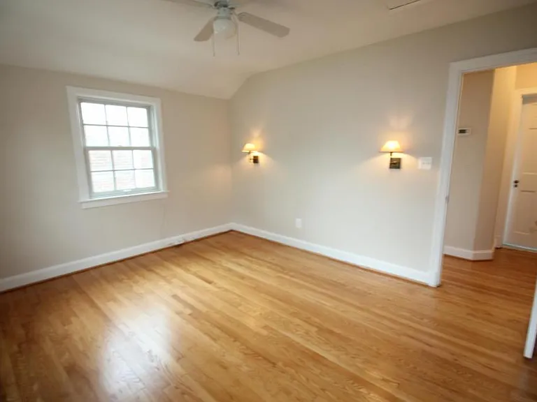 712 N Oakland St — Photo 11