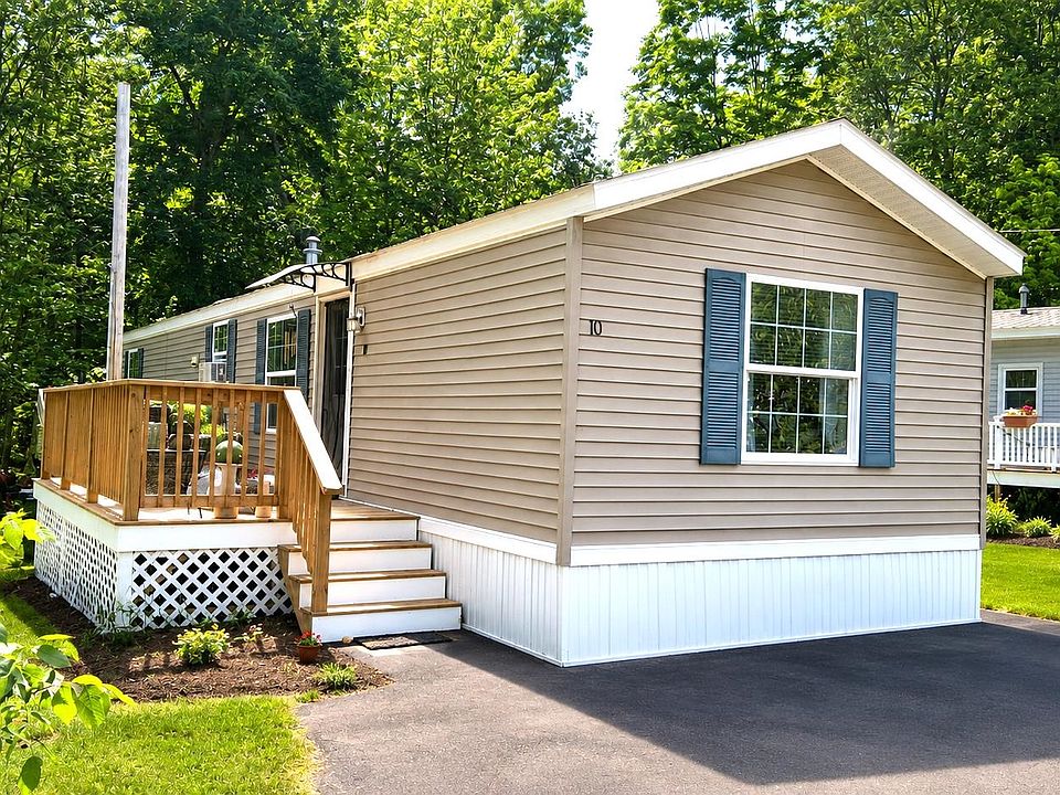 1st image of 10 Hummingbird Lane