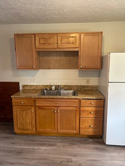 3 bed, 1200 sqft, $1,800 — Photo 3