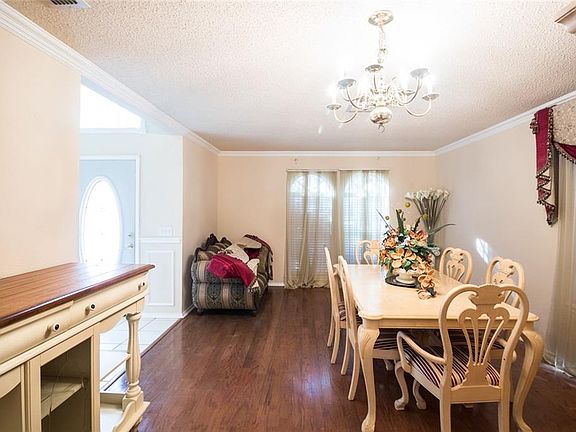 5th image of 317 Georgian Oak Ct